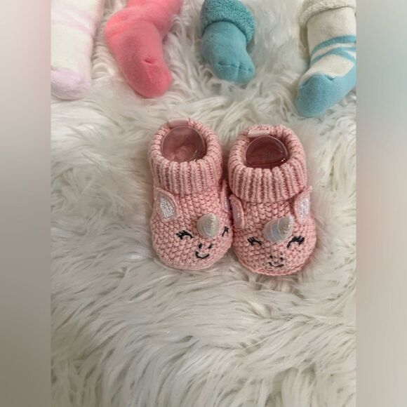 Bundle of 8 pair of socks and 1 bootie - Picture 3 of 3